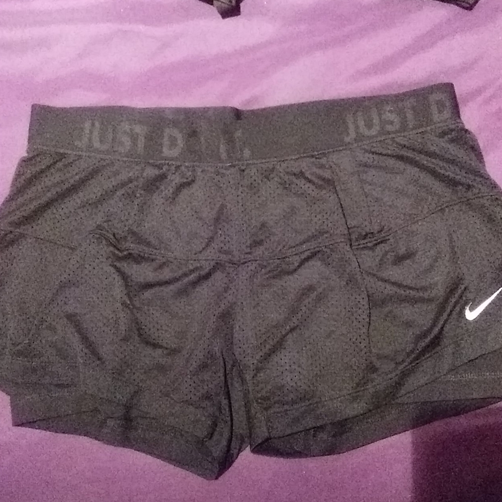 Black Nike shorts